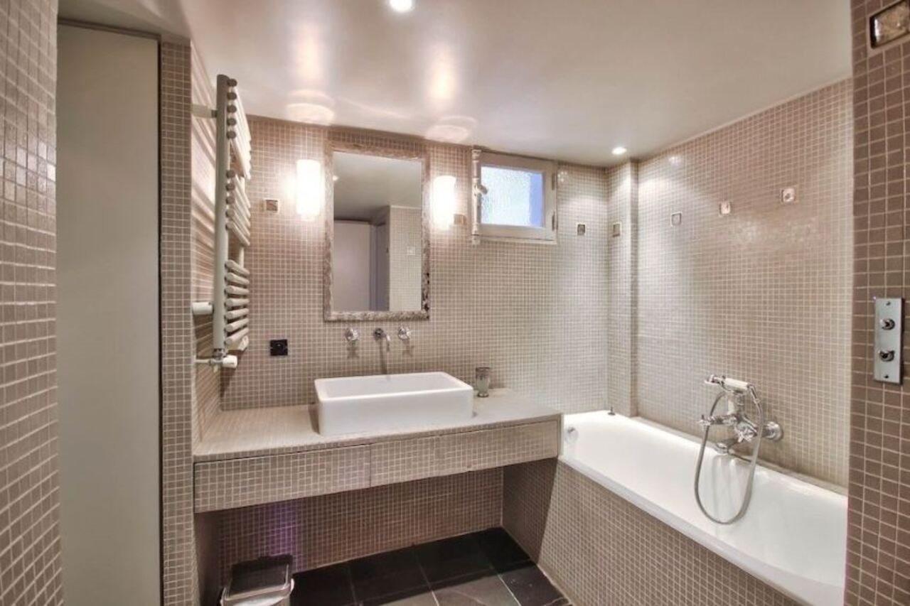 Apartment Hoche Paris